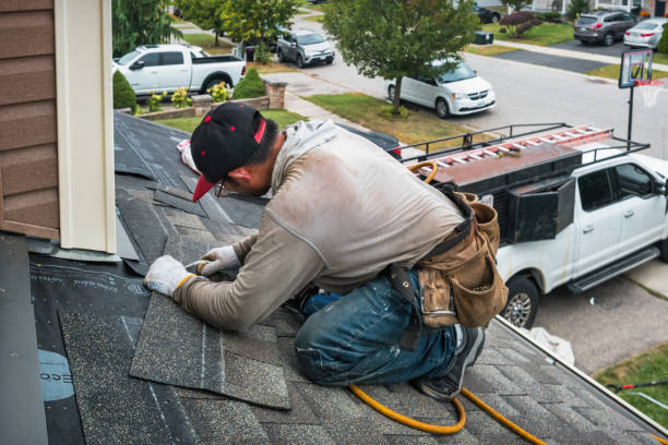 Professional Roofing technician working in Bellville, OH